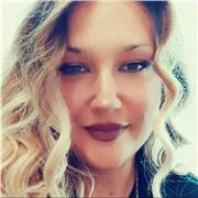 Laureata in lingue offre lezioni di inglese, francese, spagnolo e materie letterarie